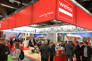 [Translate to Spanisch:] Weiss Messestand Fensterbau Frontale