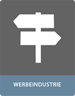 Kleben von Schildern in der Werbeindustrie