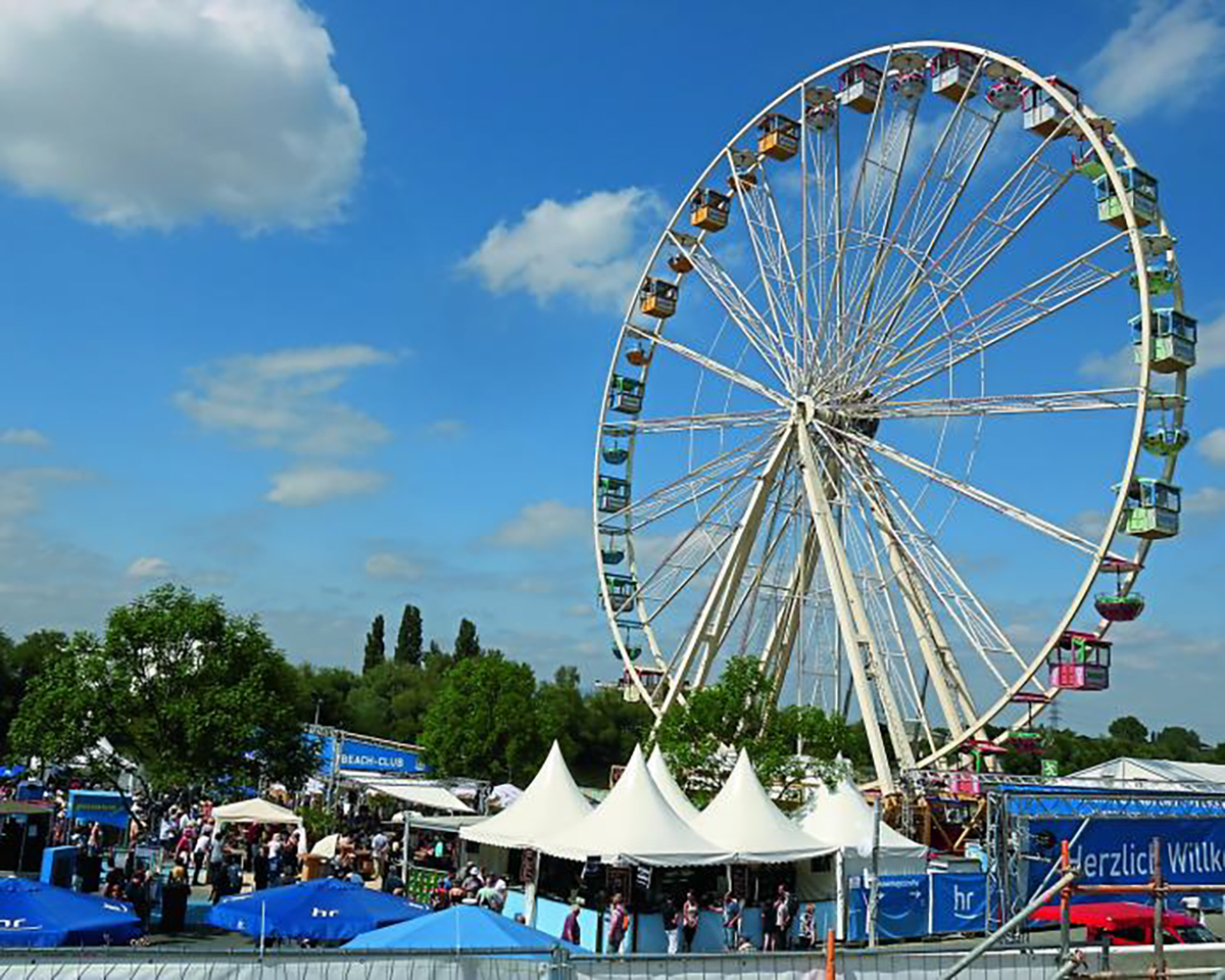 [Translate to Spanisch:] Riesenrad Hessentag Rüsselsheim