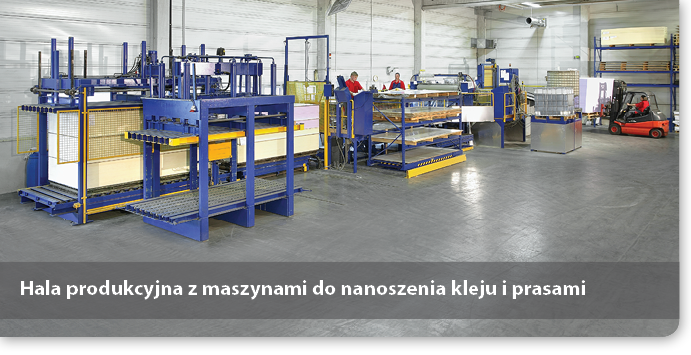 Hala produkcyjna z maszynami do nanoszenia kleju i prasami 