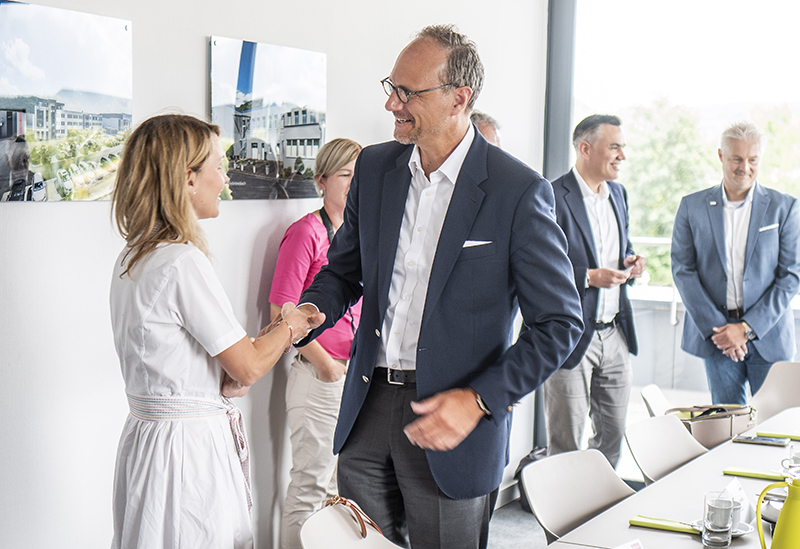 FDP-Landtagsfraktion zu Gast bei Weiss-Gruppe
