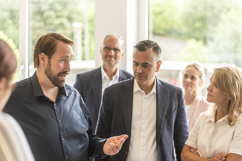 FDP-Landtagsfraktion zu Gast bei Weiss-Gruppe